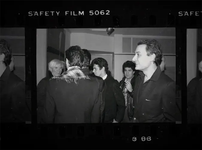 Pedro Almodovar en el documental Warhol-Vijande: Mais que pistolas, facas e cruzes dirigido por Sebastián Galán copyright © CaixaForum+